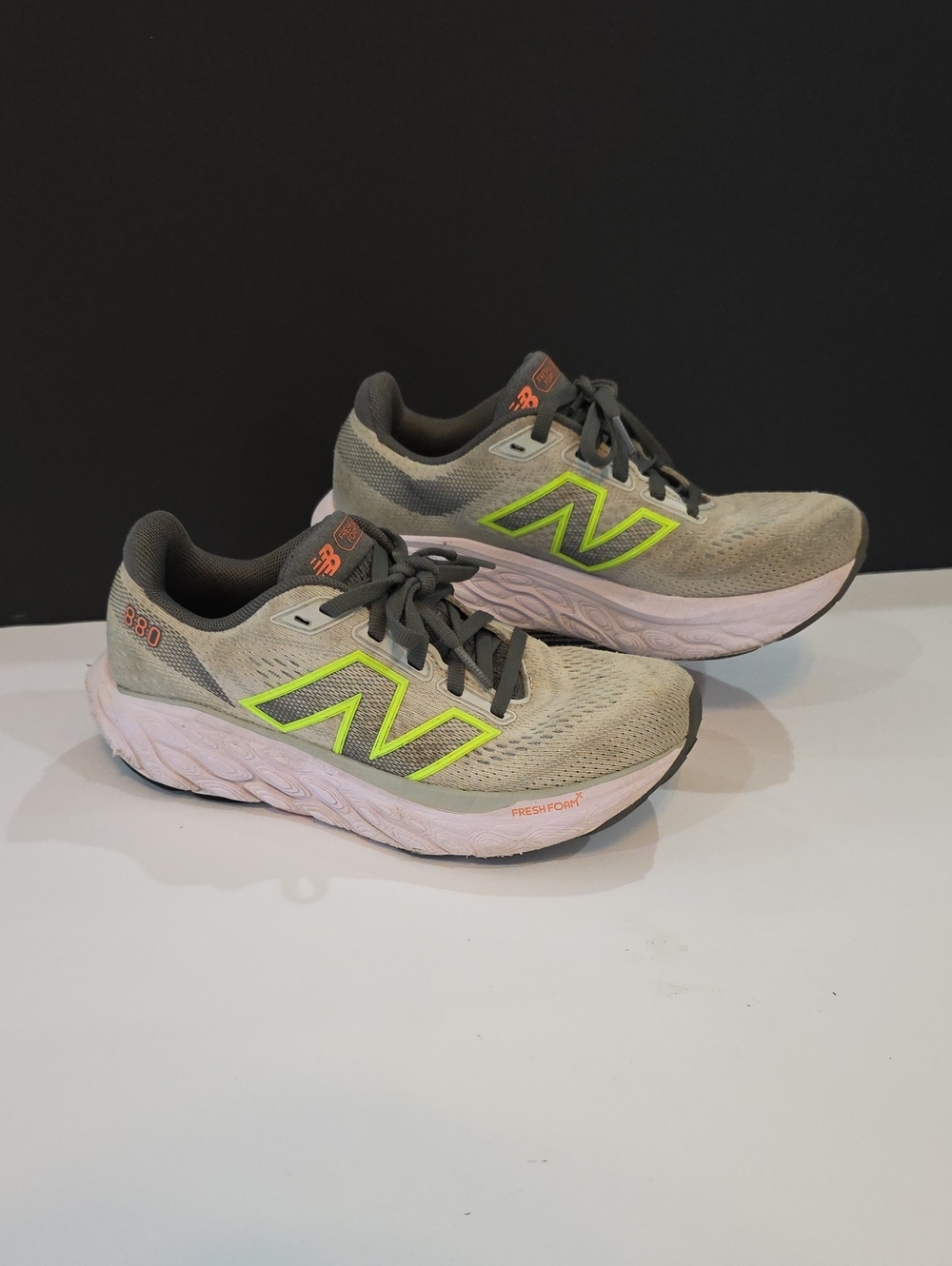 New Balance Fresh Foam 880 Women's Grey and Neon Yellow-Green Shoes Size 5